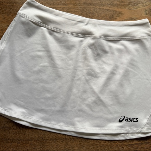 Asics White Mini Athletic or Tennis Skirt NWOT size Medium - Picture 1 of 8